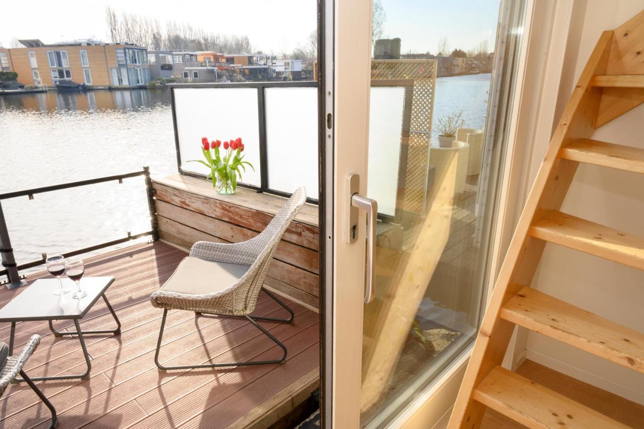 Houseboat Studio With Canalview And Free Bikes Amsterdam Exterior foto